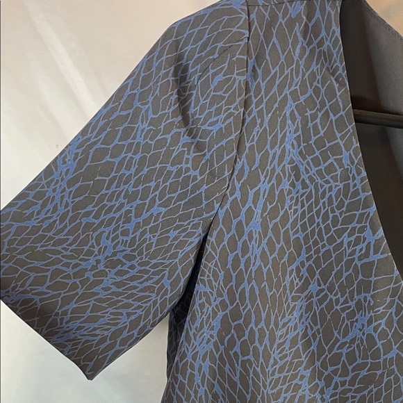 Babaton Navy Patterned V-Neck Blouse - Picture 6 of 8